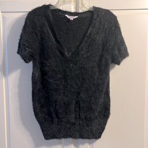 No Boundaries Furry Black Short Sleeve V-neck Shirt